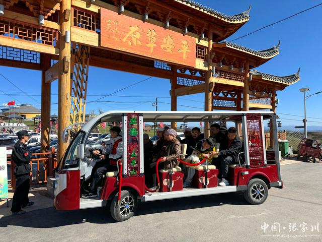 游人如织人气爆棚！“五一”张家川关陇古道风情线迎来旅游热潮