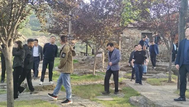 11月开门红！翼龙文旅各景区游人如炽，山水红韵承包秋日欢乐