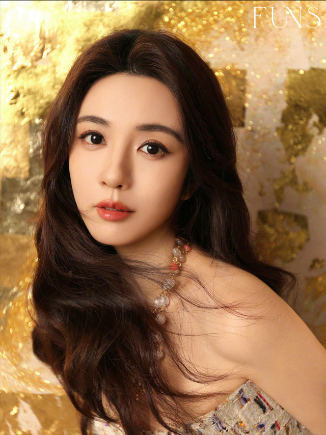 王晓晨身材前凸后翘，大白兔饱满，笑容可爱，超级吸引人，超爱了