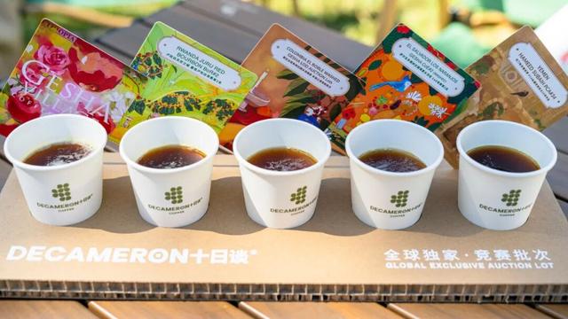 挤爆了！今天莲花山都是人人人，网友：感觉全深圳都来了！