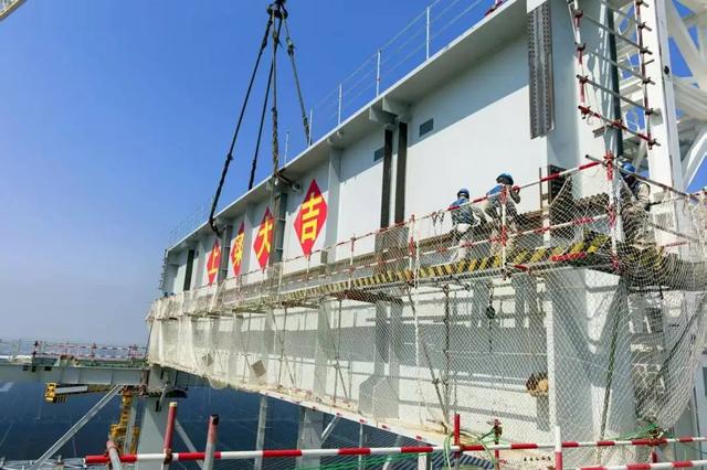 吕四二期扩建项目5号锅炉大板梁吊装工作全部完成