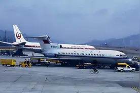 燃油耗尽的客机飞向日本迫降遭日方拒绝，机长将一名男子踹出飞机图片