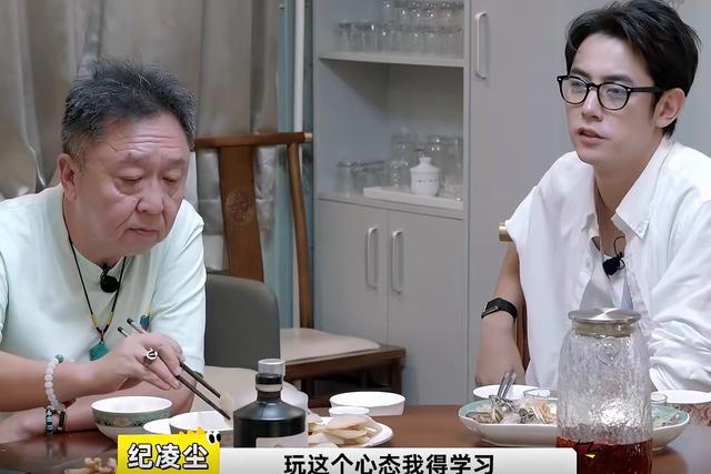 于谦自曝到了花钱的年纪，住600平豪宅、养2300的鱼，4人吃八个菜