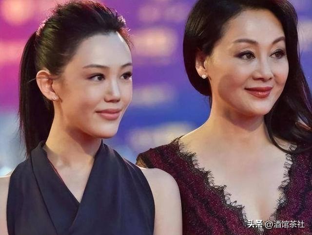 父亲是央视“一哥”，母亲是商业精英，他却凭一己之力娶影后之女