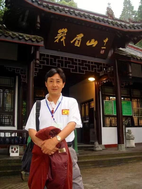四川旅游：三到两佛山曲折纪行（图）
