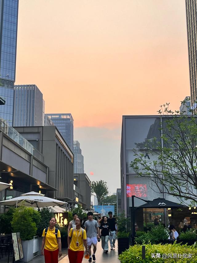 南昌地铁.更新天地，美食丰富！