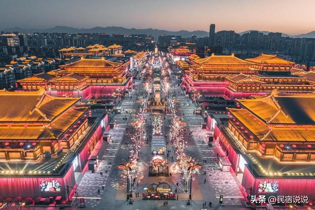 西安大唐不夜城到底多火，从6.5万到60万人次，有多夸张。