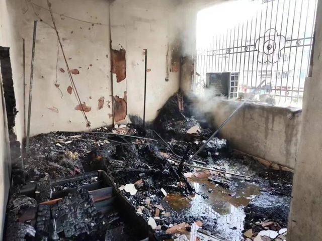重庆铜梁爆炸案：凶手将炸药带茶馆致44人死伤，都是打麻将惹的祸