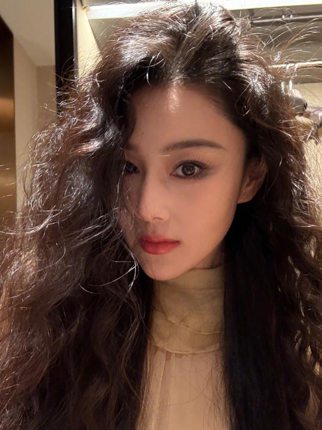 张馨予庆结婚7周年