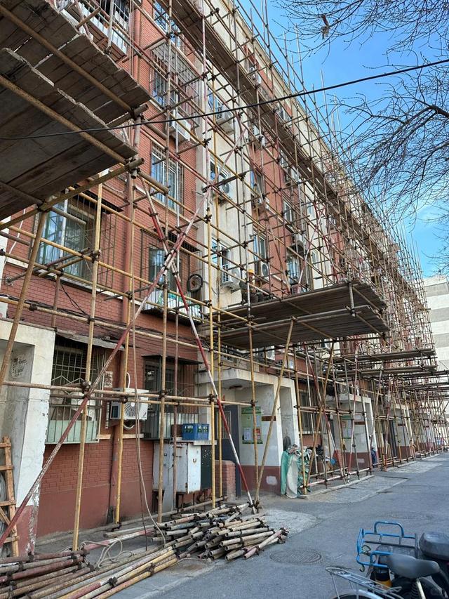 拆迁全面叫停？满24年房龄的老小区，一律按新规处理！业主迎利好