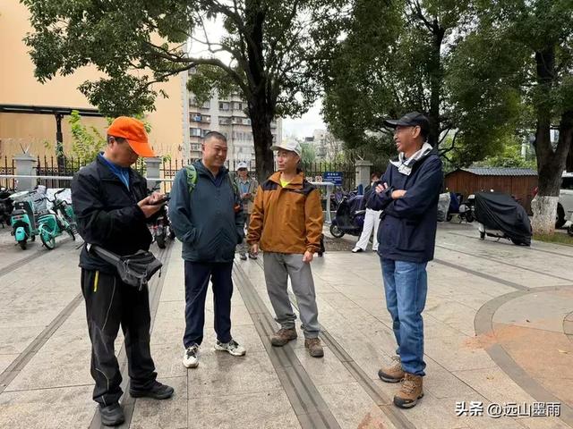 攀登昆明十峰之宜良老爷山，经历密林大雨考验，惊喜交加，难忘