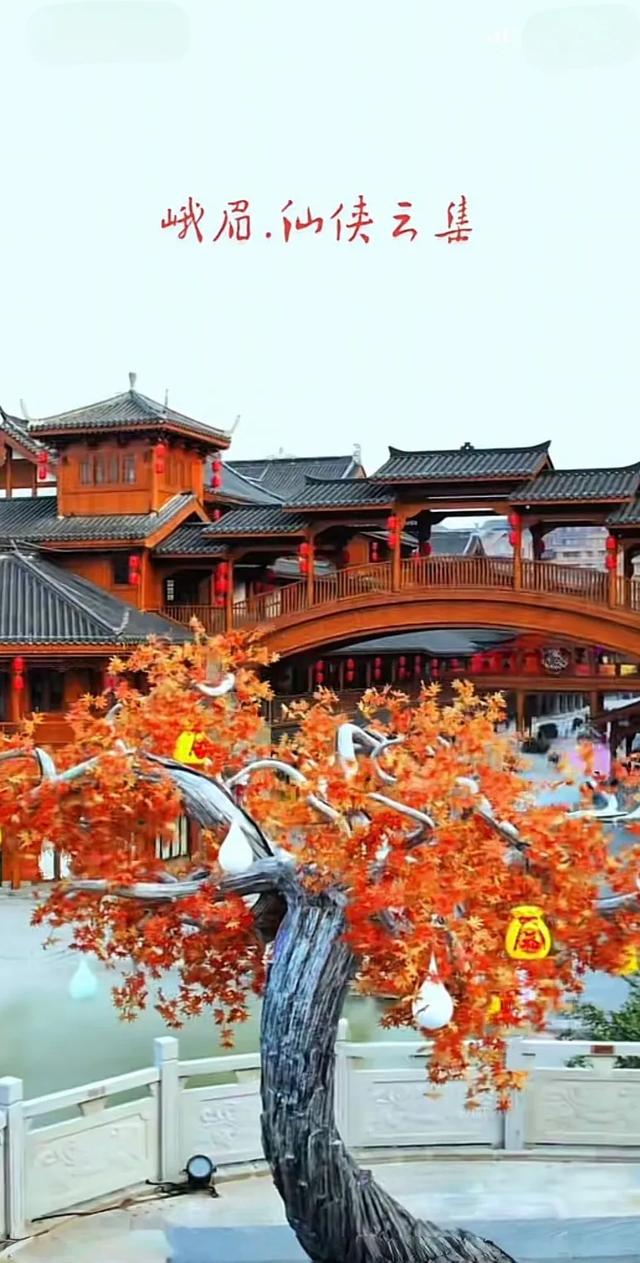 峨眉山前新开发的文旅项目人气旺盛，可我目睹却人气低落