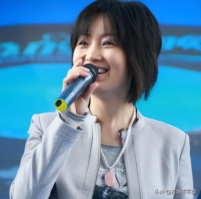 她连上5次春晚，私下却和恩师同居怀孕被骗流产，今57岁依然单身