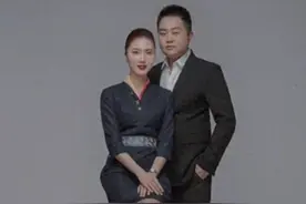 成都空姐爱上头等舱乘客，主动要联系方式，如今结婚6年过得如何图片