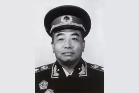 四大野战军，司令和政委大家都熟悉，谁是第三号首长？图片
