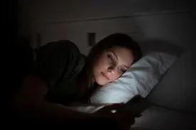 熬夜后如何恢复精力？掌握这3个饮食技巧，让身体快速复原图片