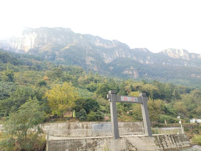 鄂渝行第四天（上）：小红船换小白船，从巫山到巴东