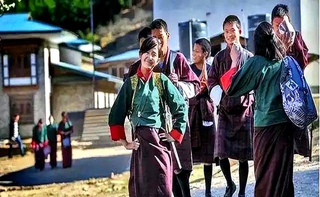 这个一妻多夫制的民族，晚上怎么过？女人直言：没有幸福可言