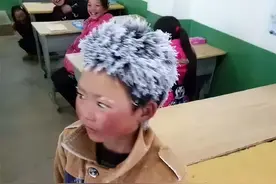 五年前，那个走10里山路上学，满头冰花的男孩，后来怎么样了？图片