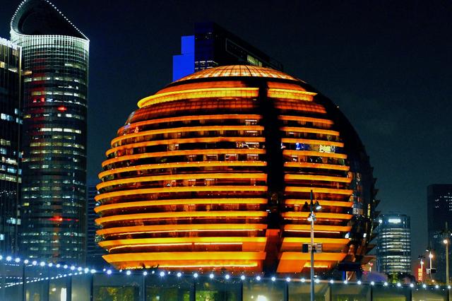 光影为笺:杭州绘就的流光盛卷