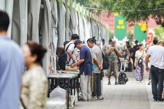 全面升级扩容！2025“我与地坛”北京书市启幕，逛起来→