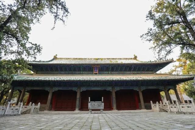 各位旅客，前方到站，济宁站！
