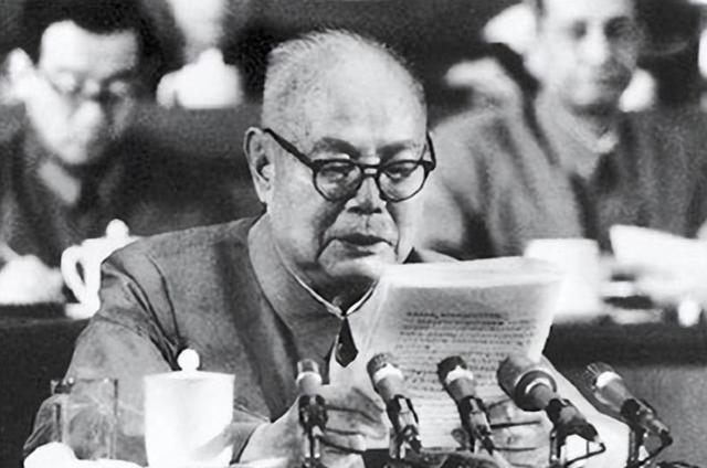 她曾任中组部副部长，怒批副主席汪东兴，直呼毛主席为“老毛”