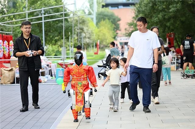 首钢冬奥广场亲子嘉年华启幕 以多元融合激活双奥文化服务民生
