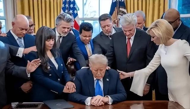 特朗普还没启程访华，中方突然公布黄金库存，美国霸权地位已不保