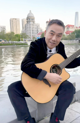 杨议被曝让正妻小三同吃住，带私生子回家，败光杨少华最后的体面