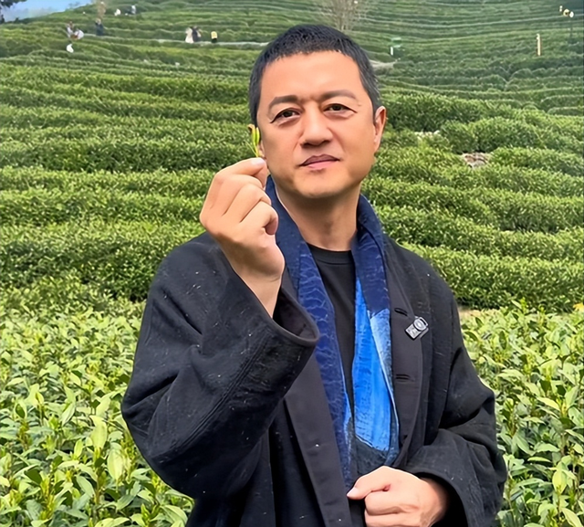 李亚鹏官宣离婚不到24小时，令人恶心的一幕发生了，汪峰也遭殃