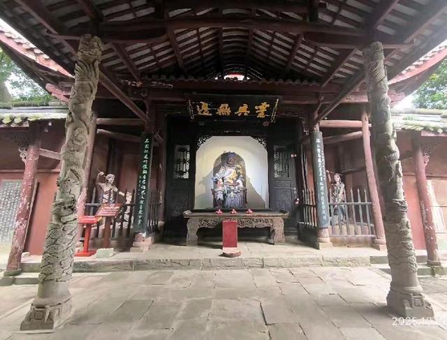 阆中古城里的张飞庙