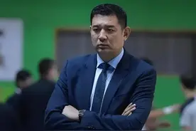男篮巩晓彬近况：54岁依旧很帅，财富自由，儿子拜师伊巴卡图片