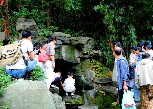 魅力济南‖深秋赴约红叶谷，万山红遍醉金秋