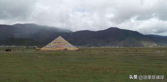 四元公交赏石卡雪山沿途风景
