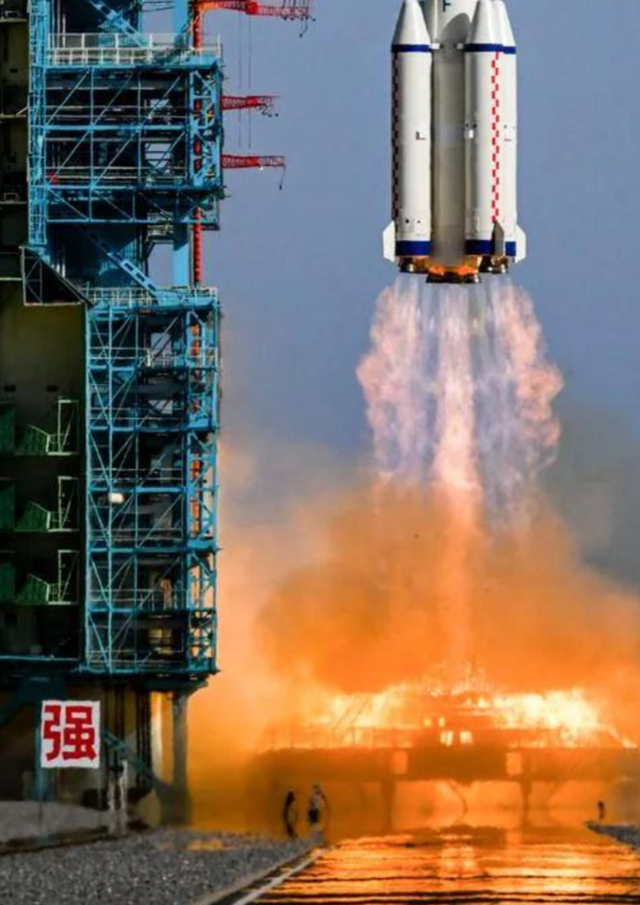 神舟二十遇碎片撞击？中国载人航天应急救援，7天就能接回航天员