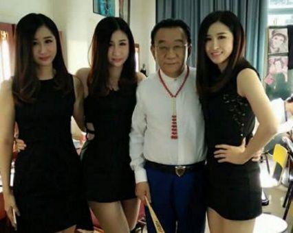 79岁侯耀华晚年凄凉！独居北京无保姆照料，家里脏乱差环境寒酸