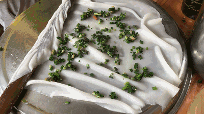 一半是安逸养老，一半是熬夜天堂！这座城冬天有鲜花，凌晨有人潮