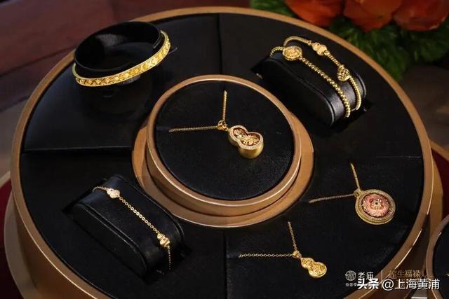 客流持续大涨！这个“人挤人”也要去的地方，最近有了新“顶流”，“买吃逛”都有好去处，你试过了吗？