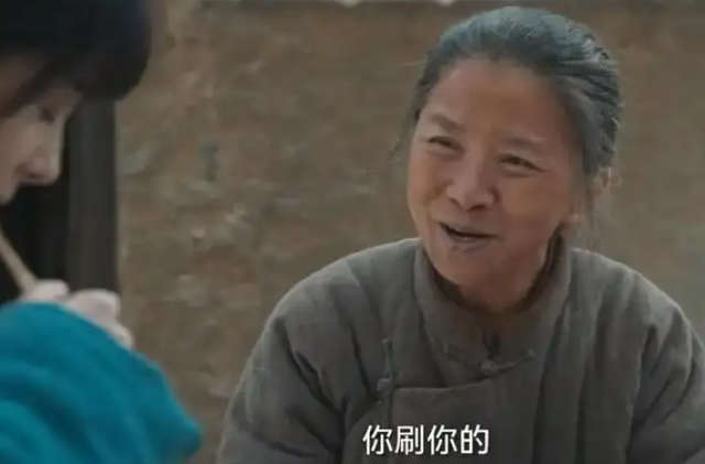 《生万物》3个土掉渣“老婆子”，年轻时美貌无双，颜值不输杨幂