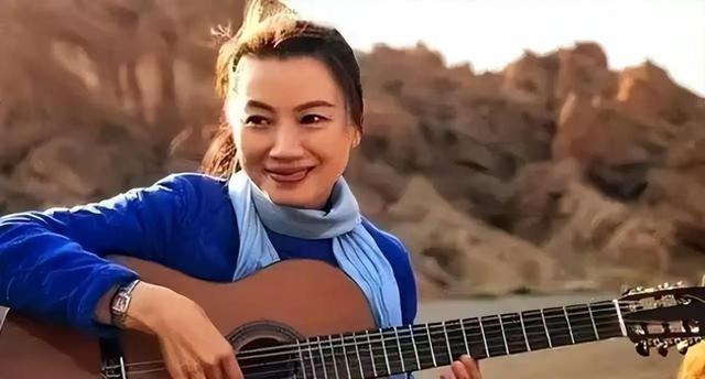 中南大学美女教授杨雨，一句好酒好色，把李清照从庙堂拉回人间