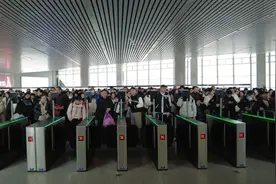 最新数据：48亿人次！返程高峰已来，上海地铁：6条线路加开延运，虹桥站快速打车攻略→图片
