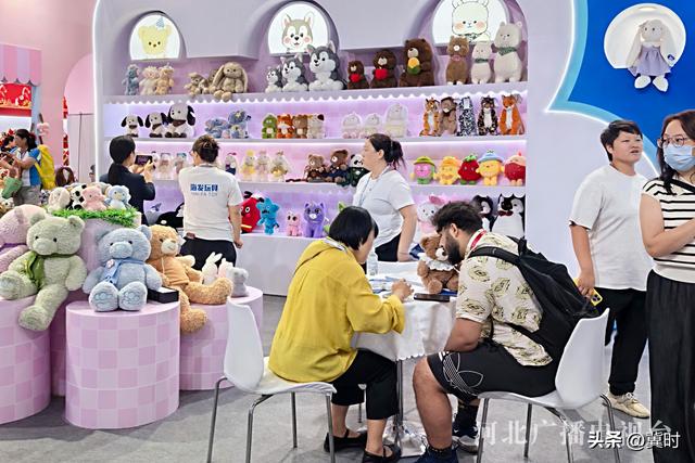 雄安“智”造火了！AI系列玩具亮相中国国际玩具展