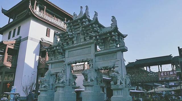 云南有大海的沙滩的城市，昆明动车1小时直达，四季如春度假小城