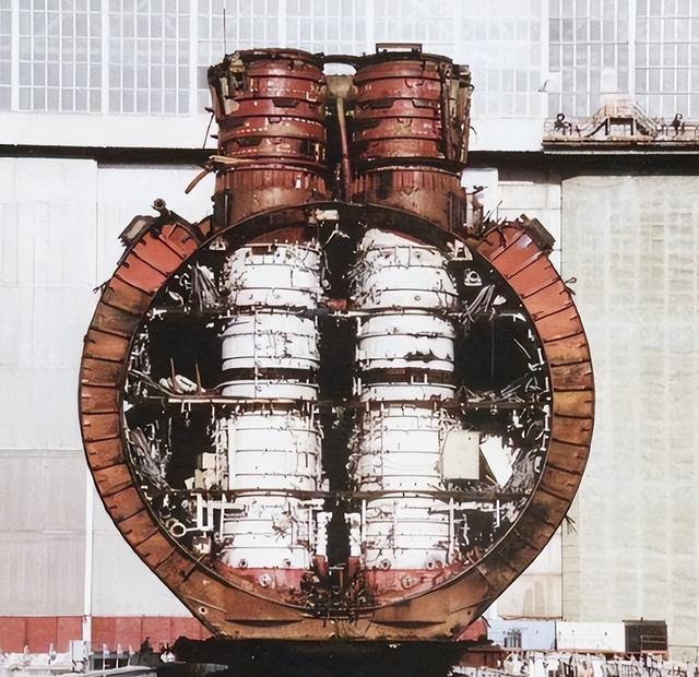 朝鲜出手了，金正恩亲临现场，一颗导弹砸向日本海，高市早苗傻眼