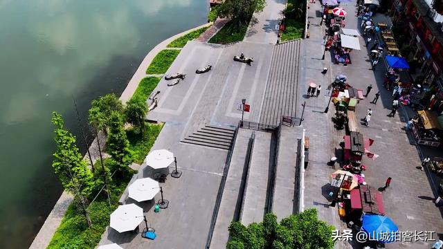 四川这个烟火气很足的古镇，是知名美食发源地，被称为巴蜀地标