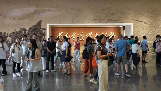 悦·遵义丨红色旅游爆棚！遵义会址单日最高接待近 7 万人次