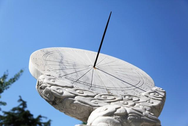 “上午霜降，冻死狗，下午霜降，穿单衣”，今年霜降在几点出现？