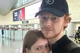 国人用中式英语安慰外国女生，竟火到外网变流行梗？老外表示折服图片