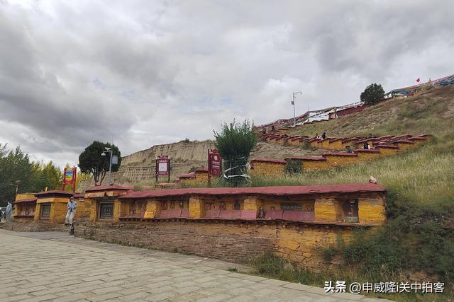 山南市：寻访藏王墓